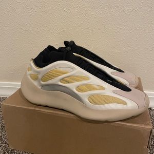 Yeezy 700 Safflower